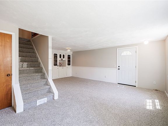 4th image of 390 Wilder Rd