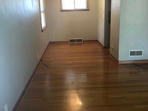 3rd image of 1401 N Main Ave