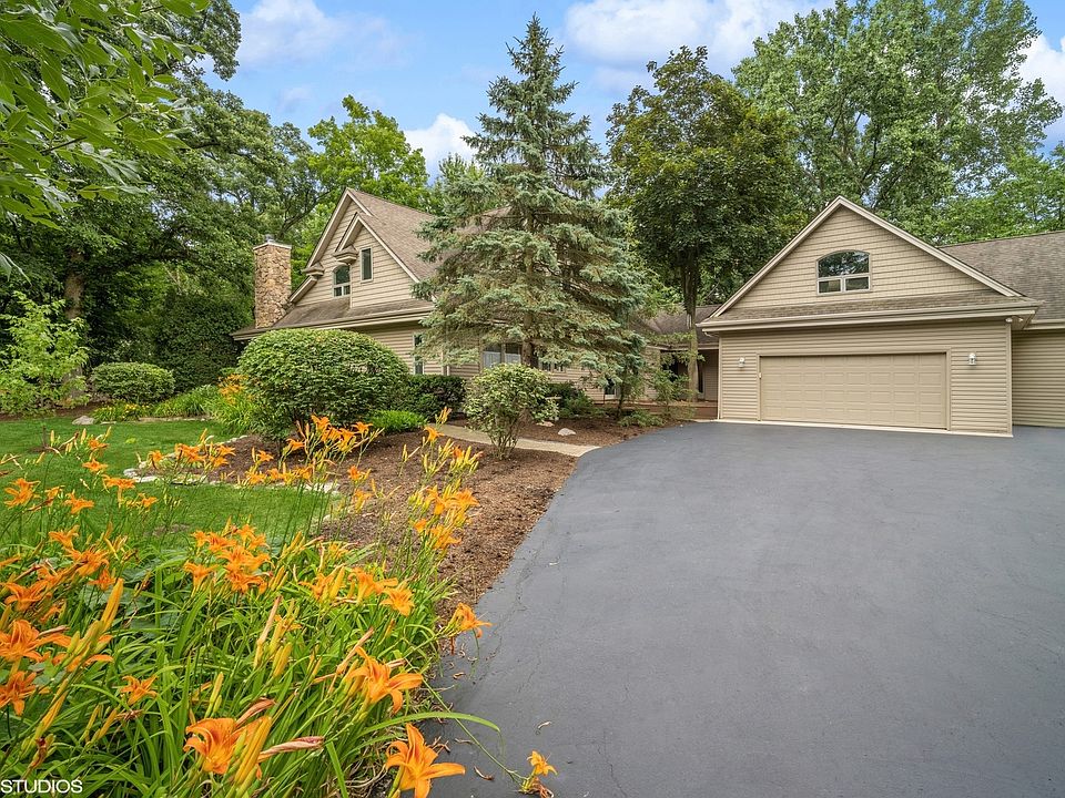 1724 Glenmore Dr, Libertyville, IL 60048 | Zillow