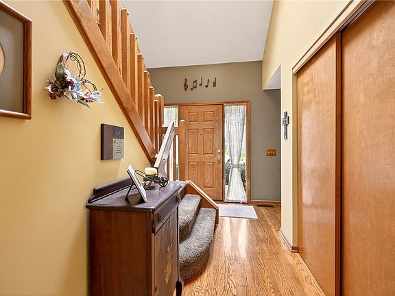 5th image of 49 Wood Run Cir