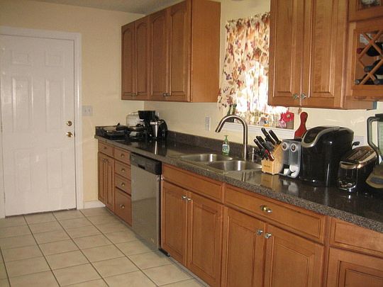 3rd image of 987 Southern Oaks Ct