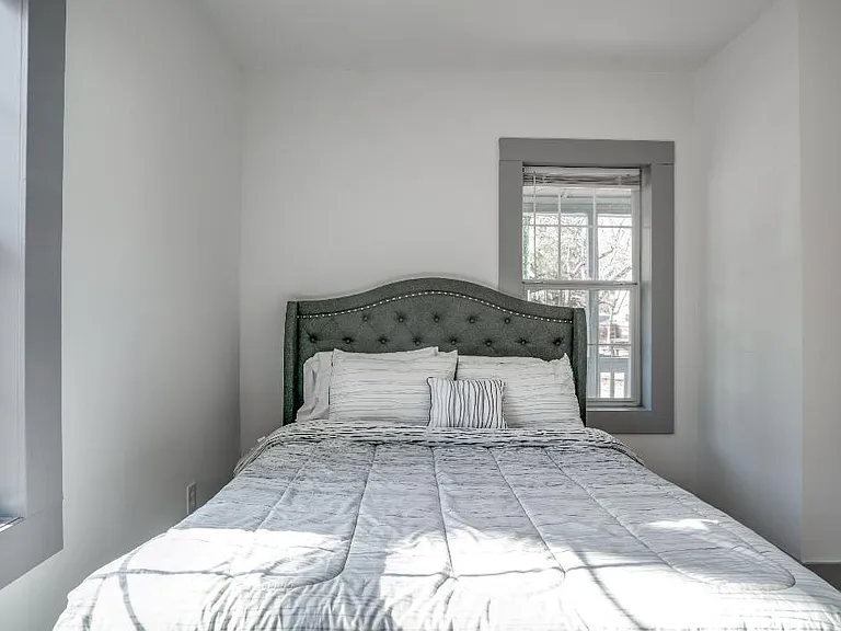 988 Coleman St SW — Photo 16