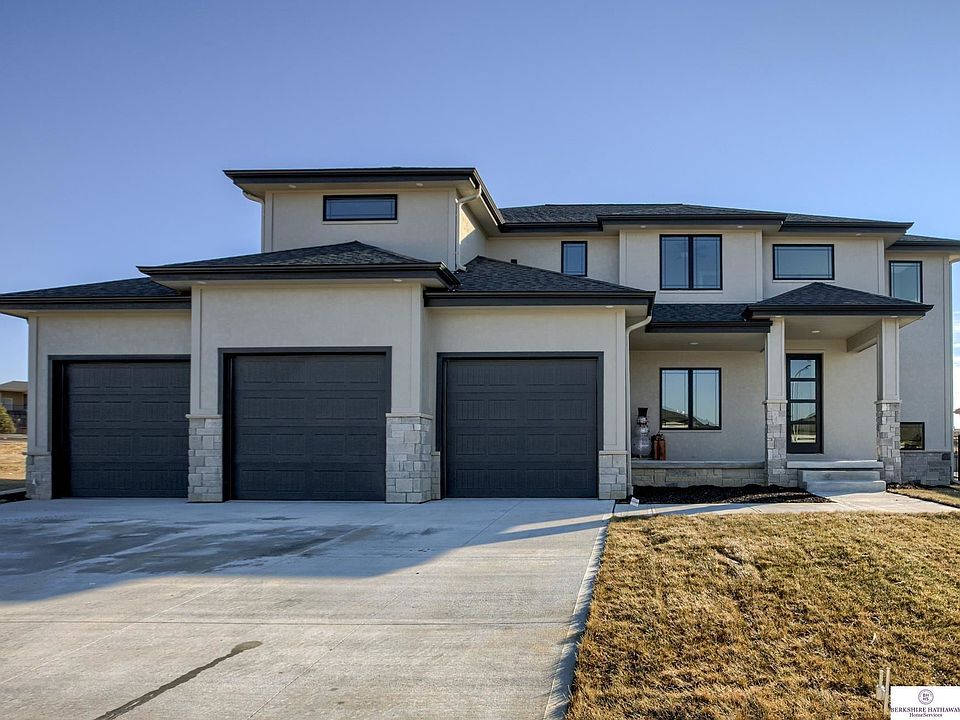 1st image of 20701 Woodridge Dr