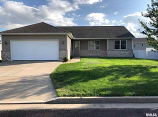 506 Coventry Ln, Mackinaw, IL 61755