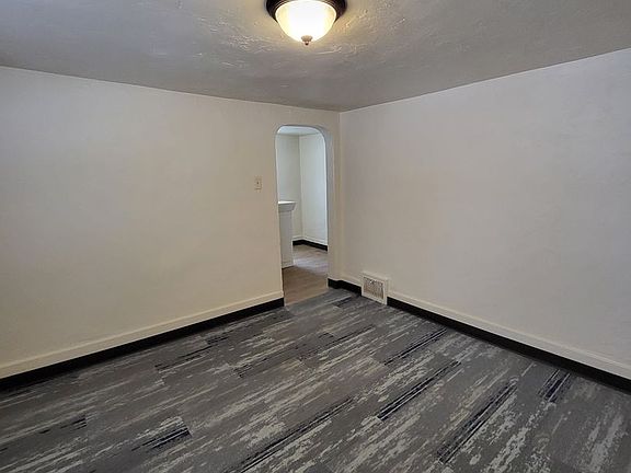 4th image of 207 Irwin Ave