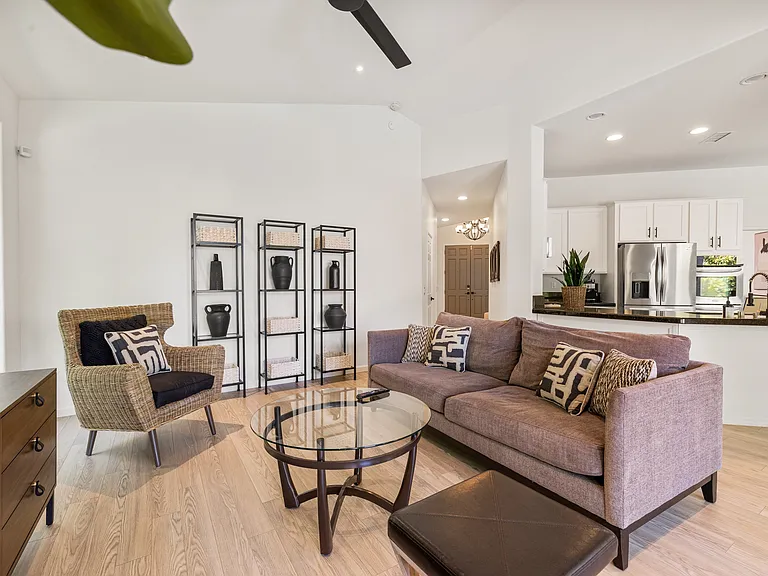 44226 Kings Canyon Ln — Photo 3
