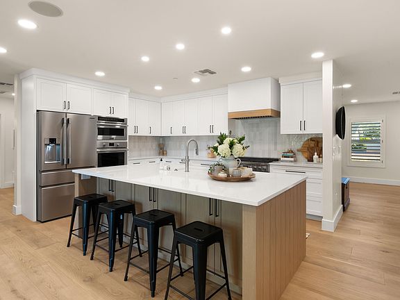 4th image of 8238 E WILSHIRE Drive
