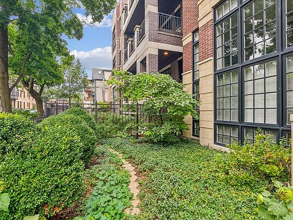 2nd image of 2767 N Kenmore Ave #3