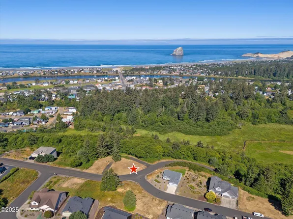 14 Reddekopp Rd, Pacific City, OR 97135