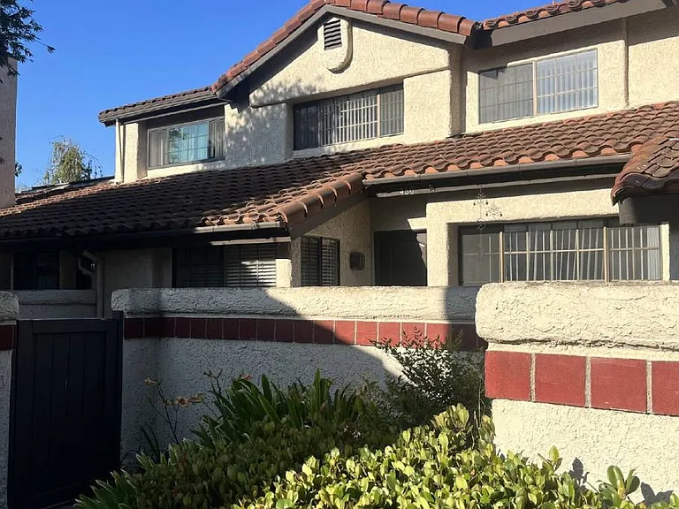 480 Las Palomas Dr — Photo 3