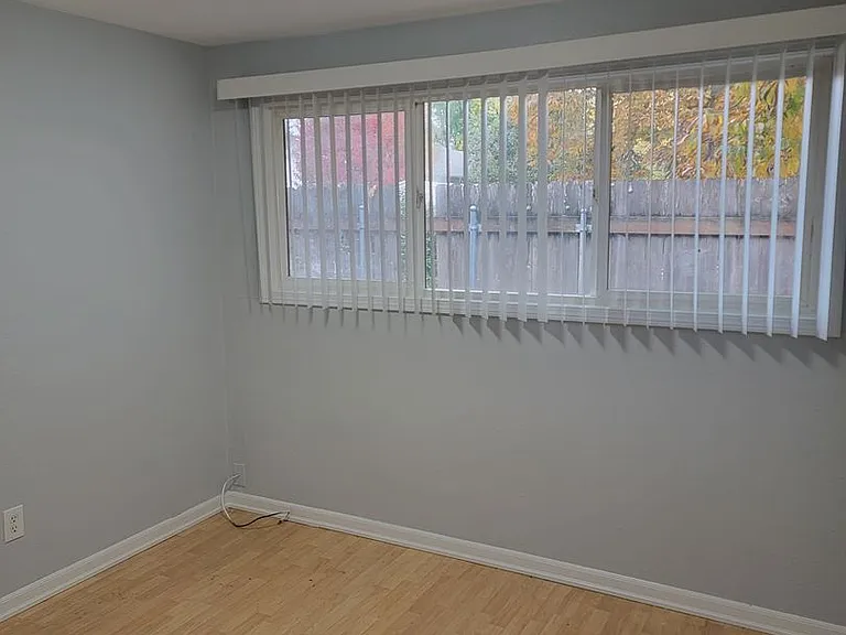 350 SE Lilly Ave — Photo 7