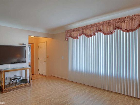 5th image of 27762 Roan Dr