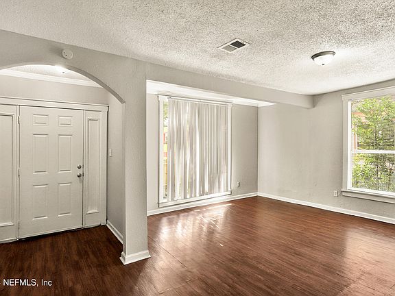 3rd image of 1433 W 33RD Street