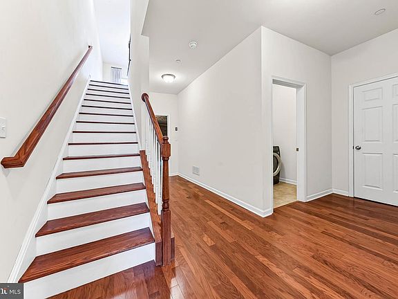 4th image of 219 Ash Ln