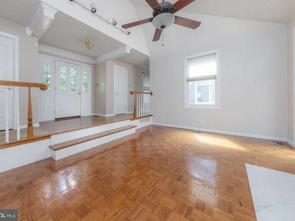 1 Castle Rd, Shamong, NJ 08088