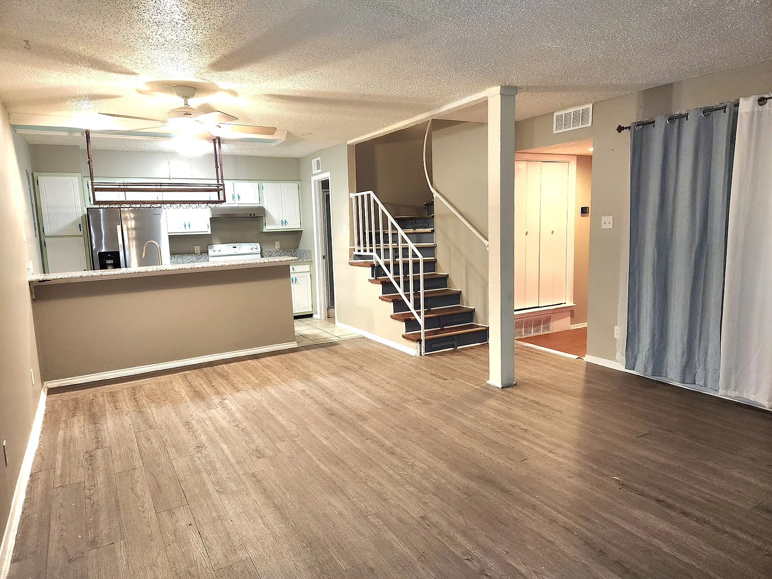 3 bed, 2.5 bath, 1445 sqft, $1,795 — Photo 3
