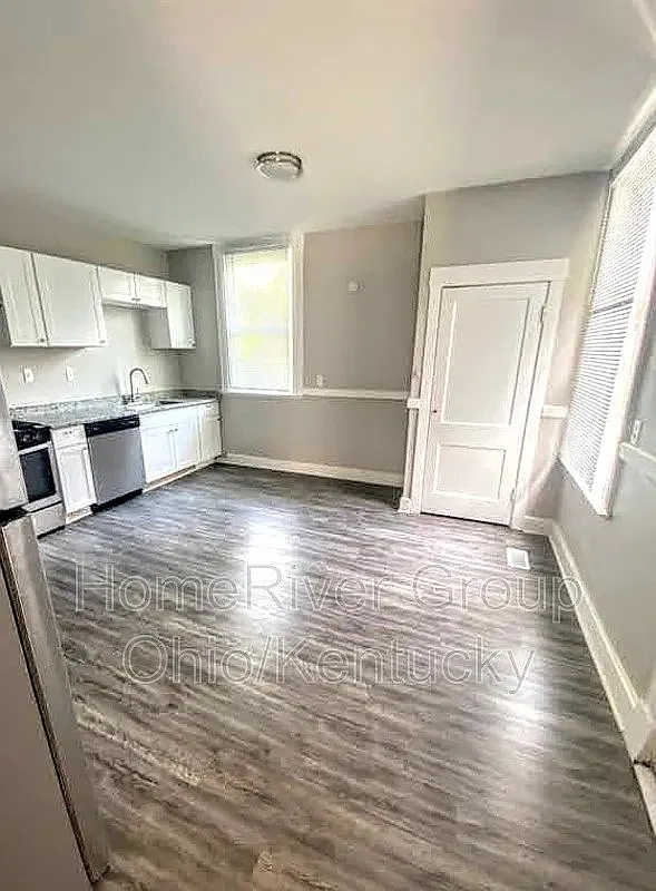 2 bed, 1.0 bath, 984 sqft, $1,597 — Photo 3