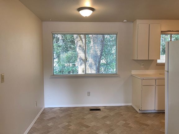 3rd image of 917 152nd St E