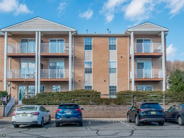 210 Vista Dr, Cedar Knolls, NJ 07927