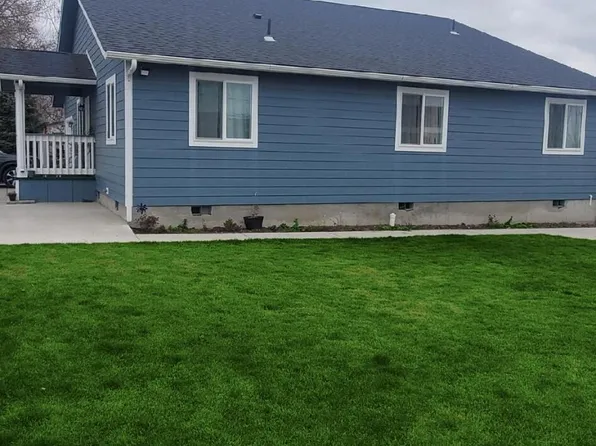 114 Paschke Ln, Wapato, WA 98951