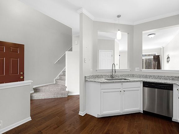 3rd image of 1353 Longchamps Ct