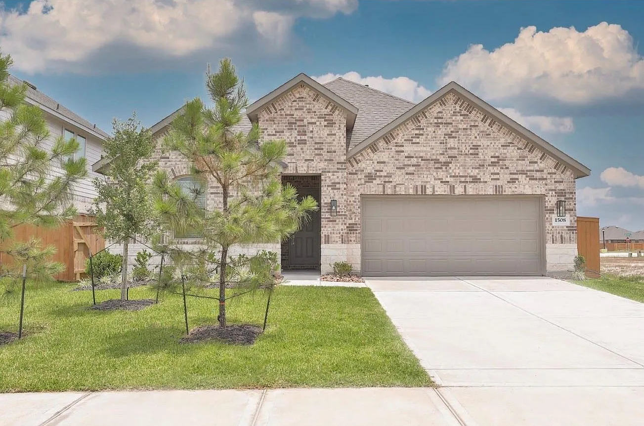 4 bed, 2.0 bath, 1883 sqft, $2,600 — Photo 2