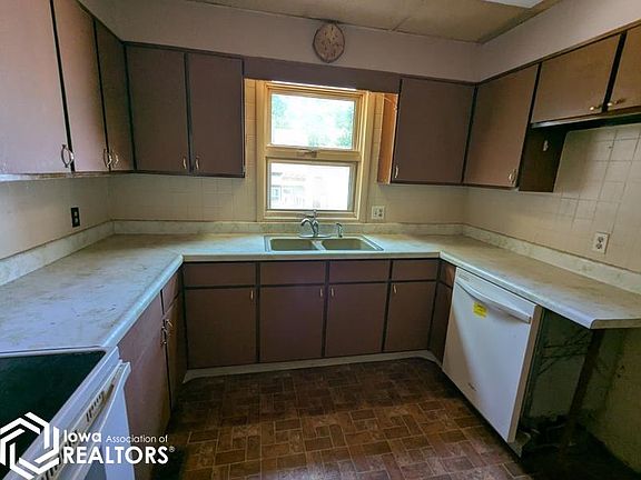 5th image of 1234 Caroline St