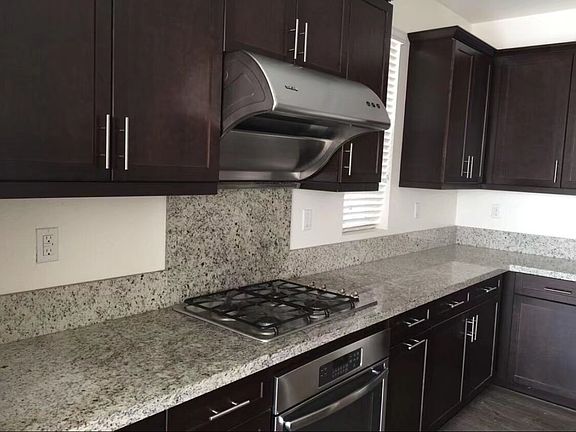 5th image of 732 Huron Dr