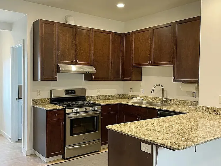 907 Bellview Ave — Photo 2