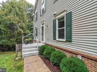 8334 Ridge Crossing Ln, Springfield, VA 22152