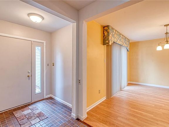 3rd image of 1452 Charlesgate Cir
