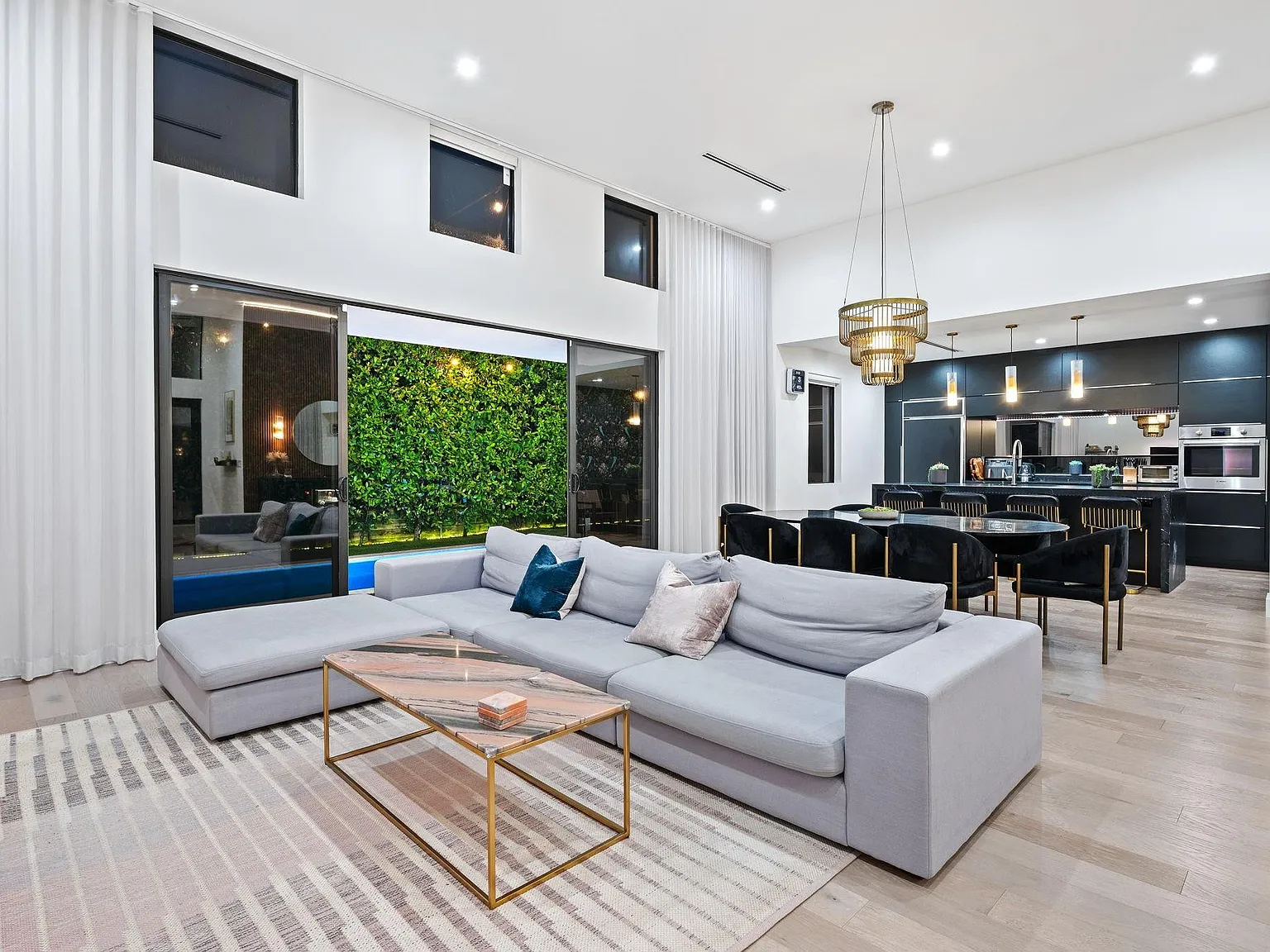 3 bed, 1970 sqft, $9,750 — Photo 3