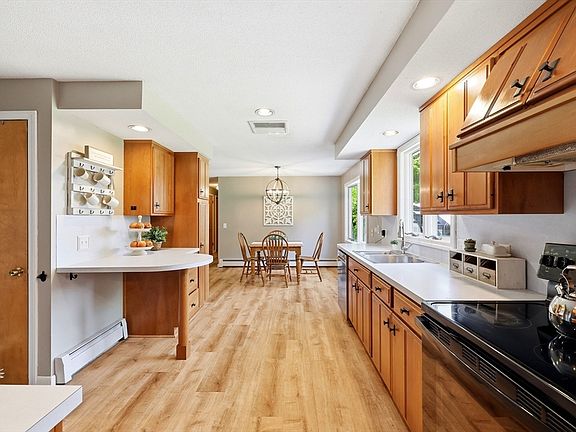 5th image of 126 Edward St