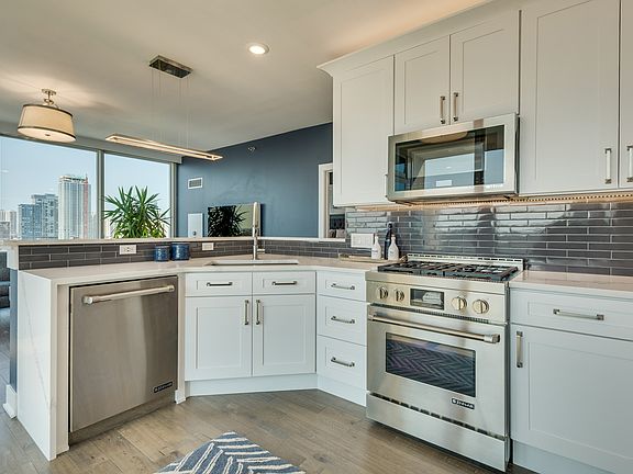4th image of 757 N Orleans St APT 1209
