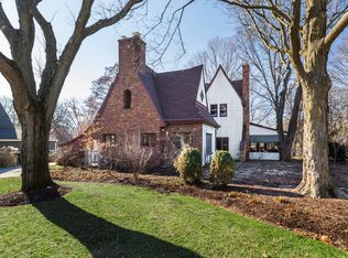 920 Golf Ln, Wheaton, IL 60189