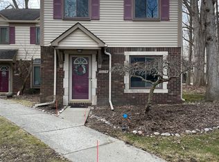 1514 Streamwood Ct, Rochester, MI 48309