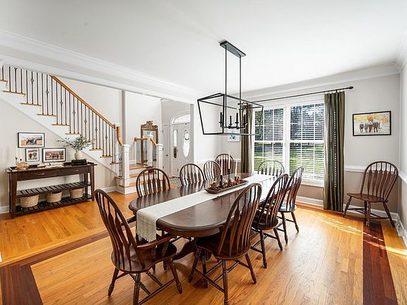 5th image of 1308 Lake Meadow Ln