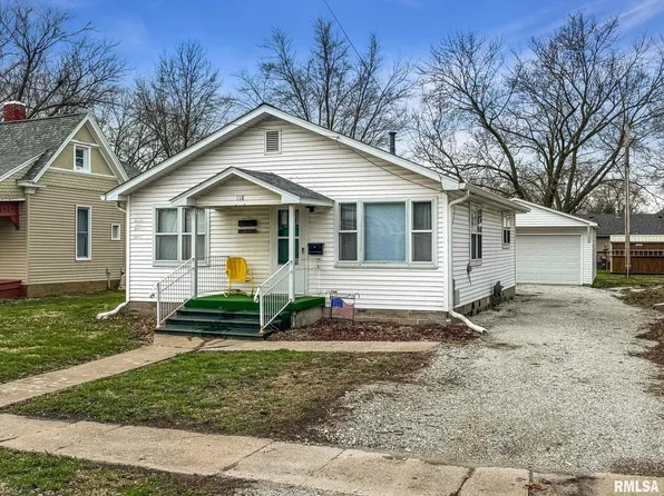 118 E Franklin St, Mount Sterling, IL 62353