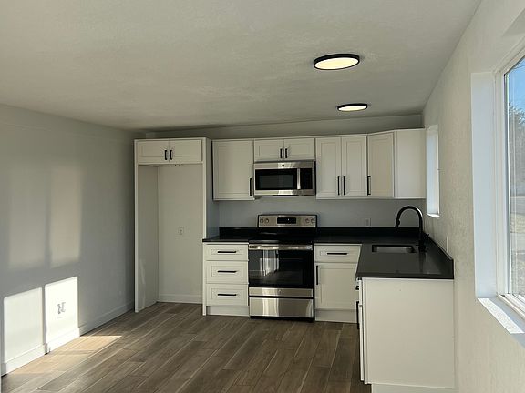 5th image of 1416 Washington Ave S #B