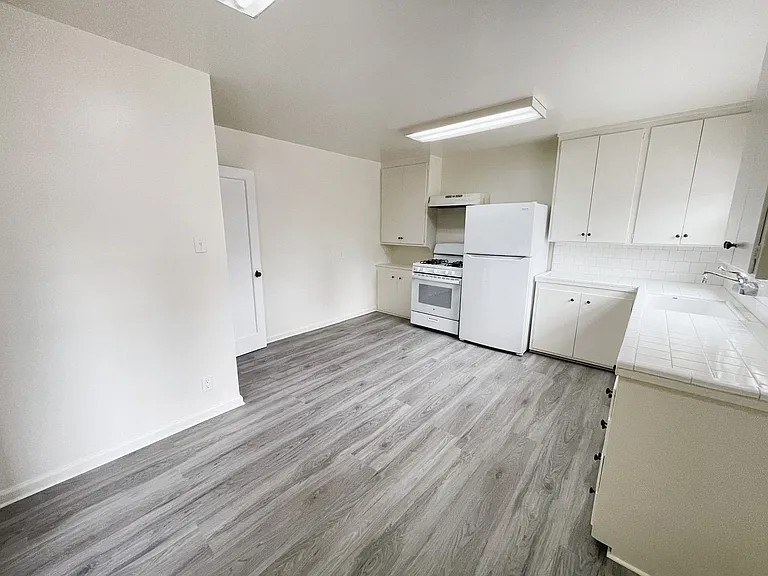 1720 San Carlos Ave — Photo 11