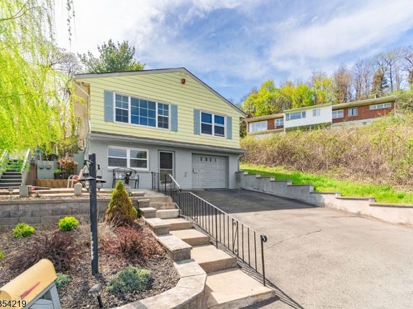 2 Grand Summit Ave, Haledon Boro, NJ 07508