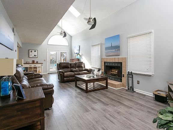 3rd image of 735 Lake Frances Dr
