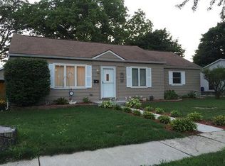 820 Sinclair St, Fenton, MI 48430