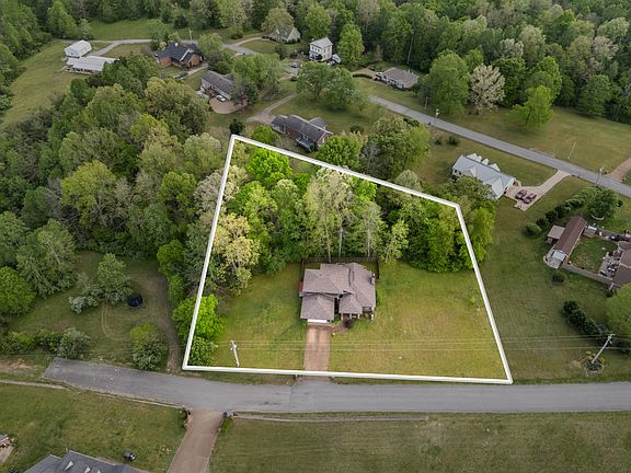 4th image of 1212 Rosewood Dr