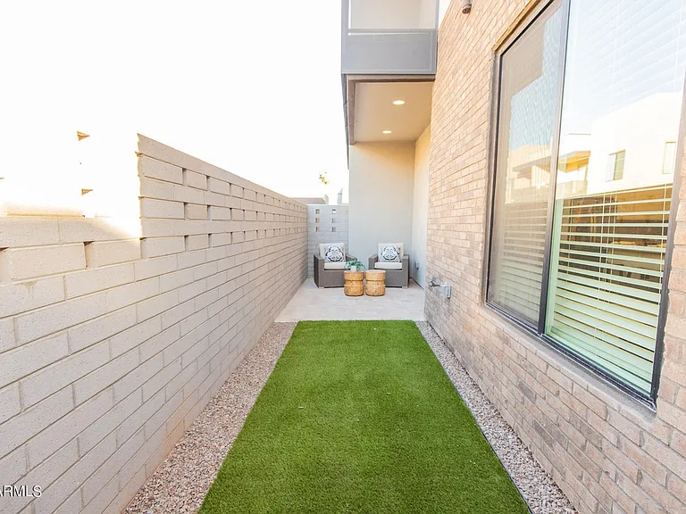 BACKYARD (FIRST FLOOR)