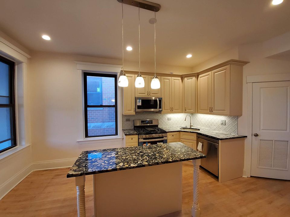 1st image of 1351 N California Ave #3