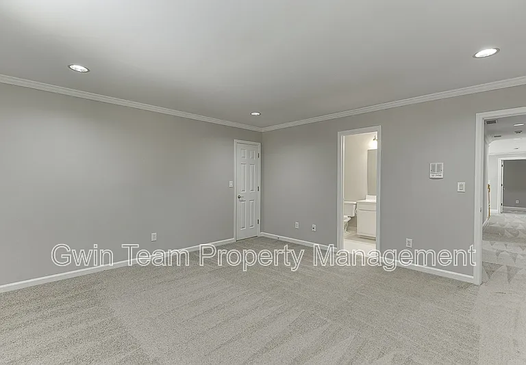 9345 Riverclub Pkwy — Photo 26