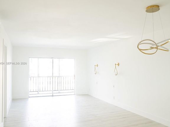 4th image of 220 SW 9th Ave APT 306
