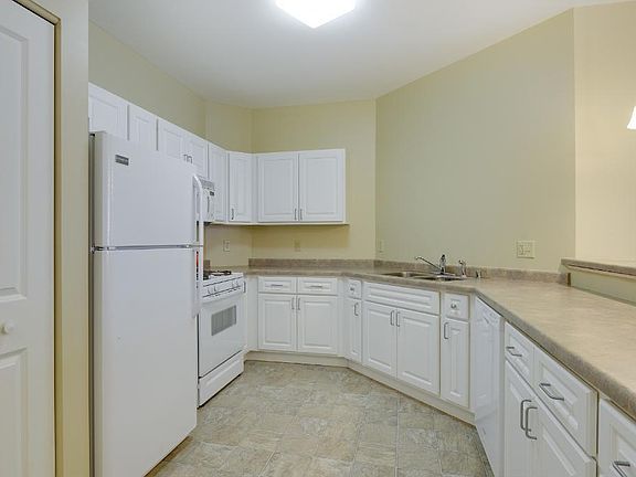 5th image of 2803 E 38th St APT 206