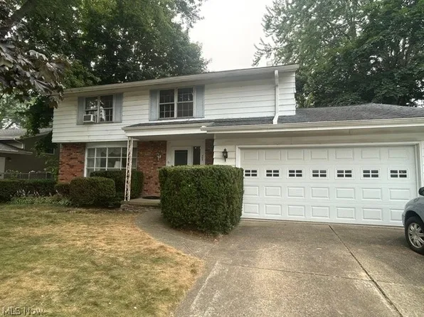 365 Wallace Dr, Berea, OH 44017